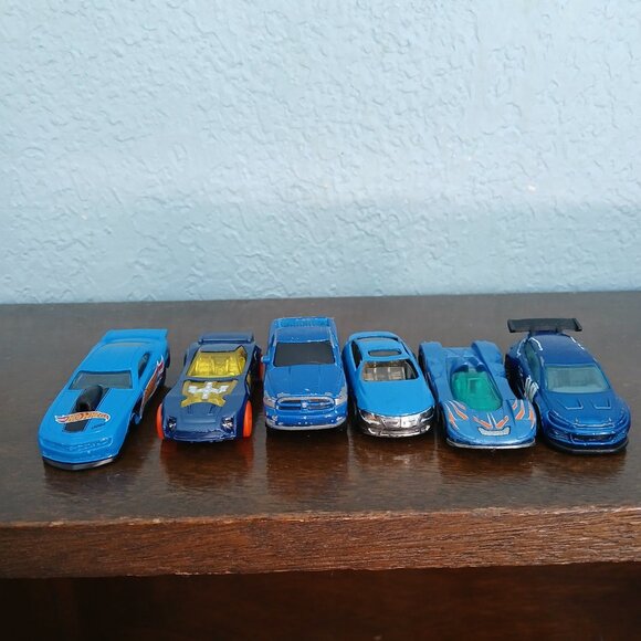 Hot Wheels Mattel Lot 36 Cars w/ Carrying Case Holds 100 Cars - Picture 13 of 16